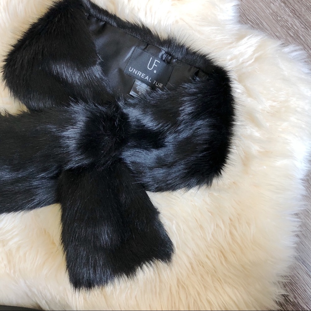 BRAND NEW Unreal Fur Scarf